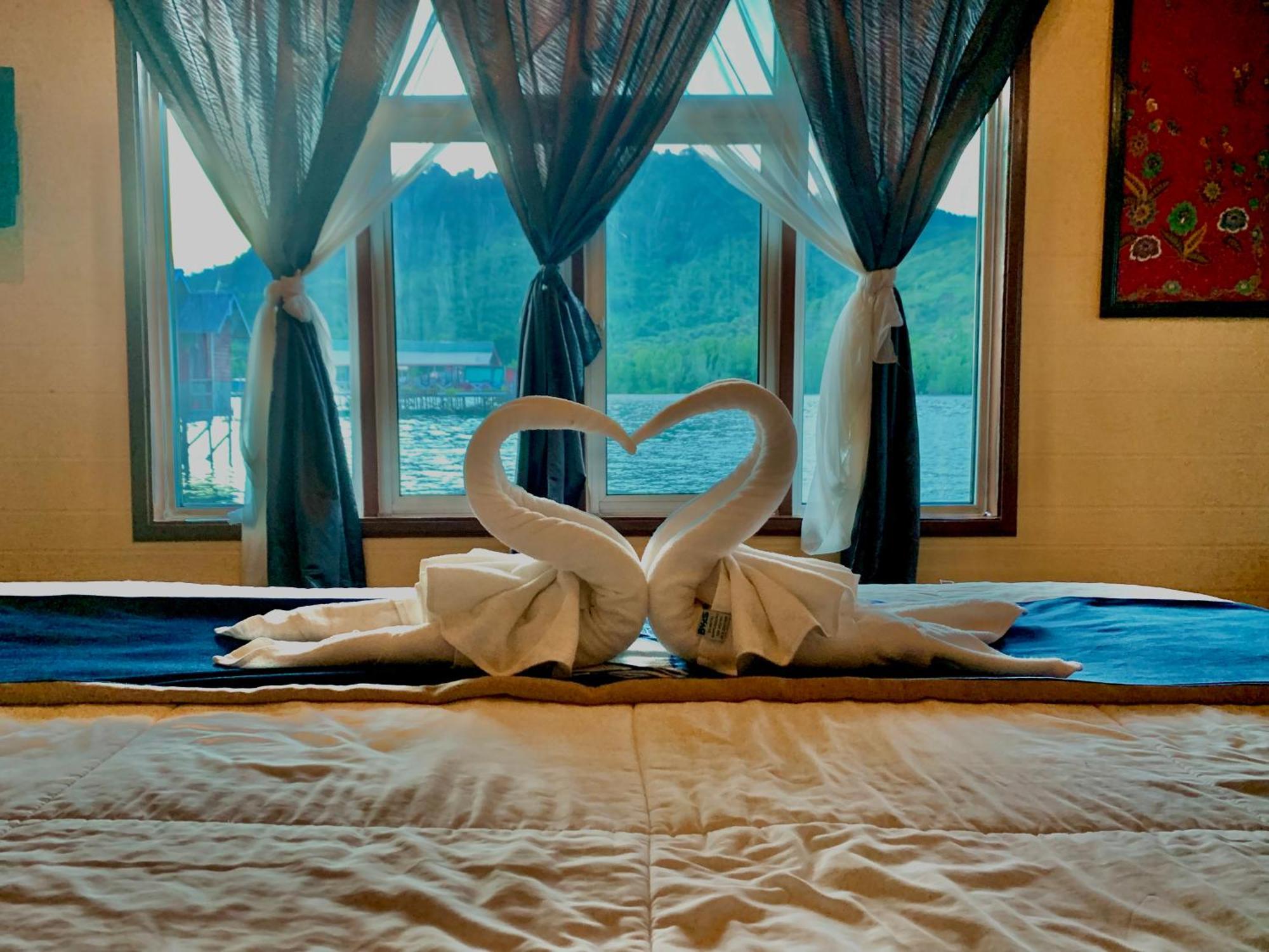 Parapat Water Village Resort Semporna Kültér fotó